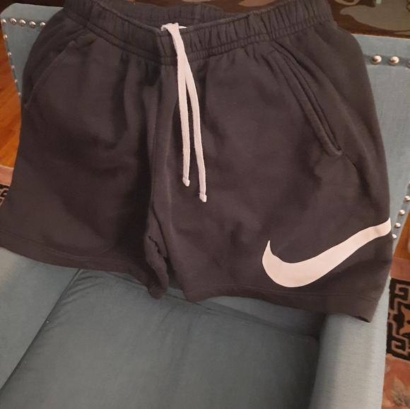 Nike Basketball shorts, Large - Picture 5 of 5